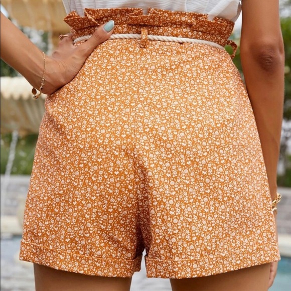 Paperbag shorts - Picture 2 of 4